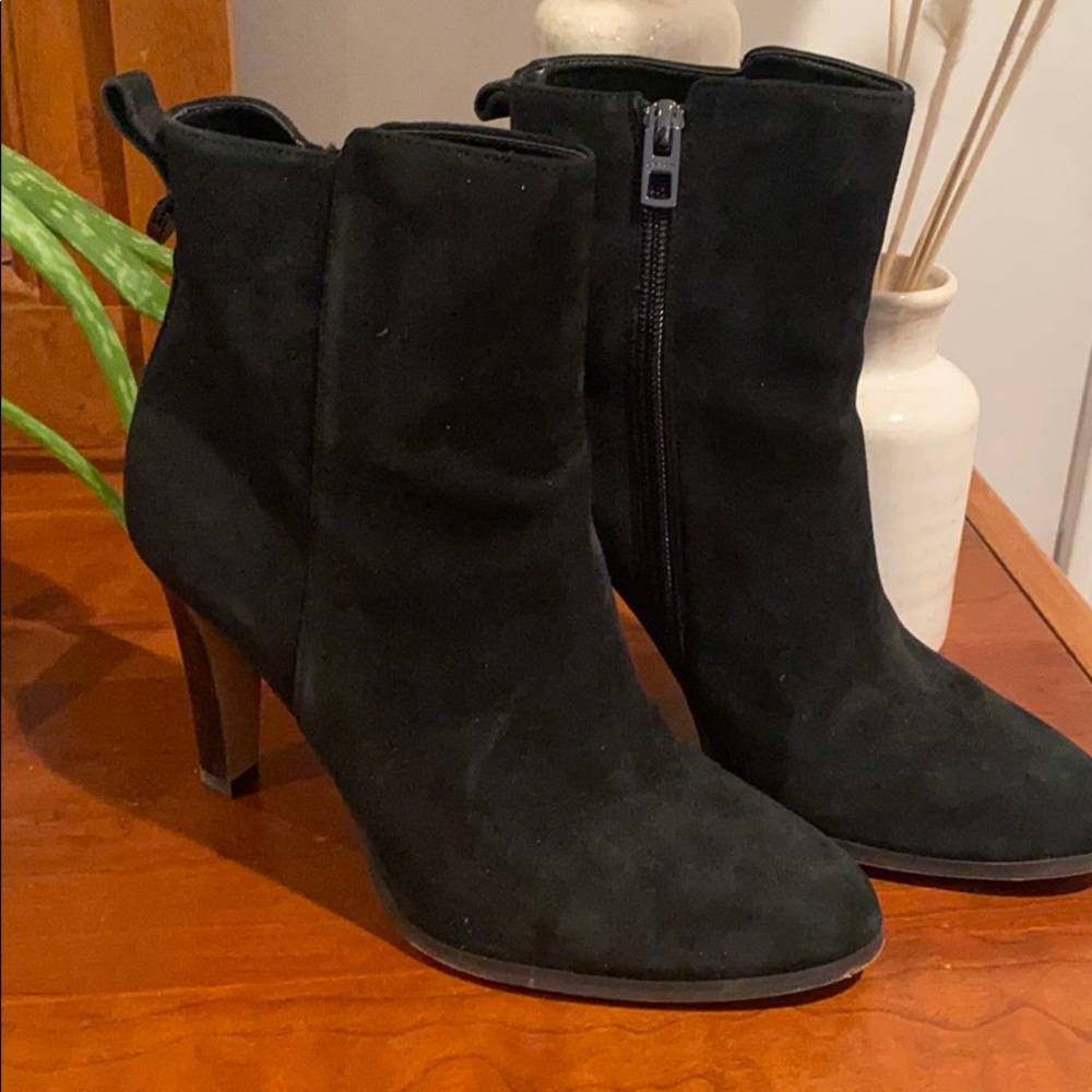 Coach Jemma Kid Suede ankle booties size 7